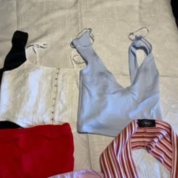 Bundle lot 7 trendy women's small going out tops - Picture 3 of 6